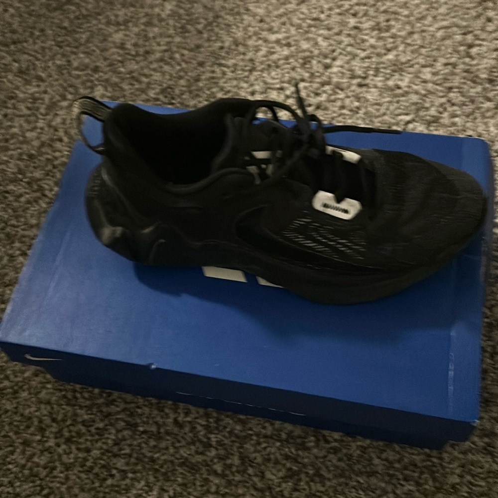 Men’s basketball shoes size 7.5